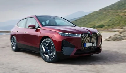 Bannière de New  2026 iX xDrive45 Sports Activity Vehicle in Sainte-Agathe-des-Monts