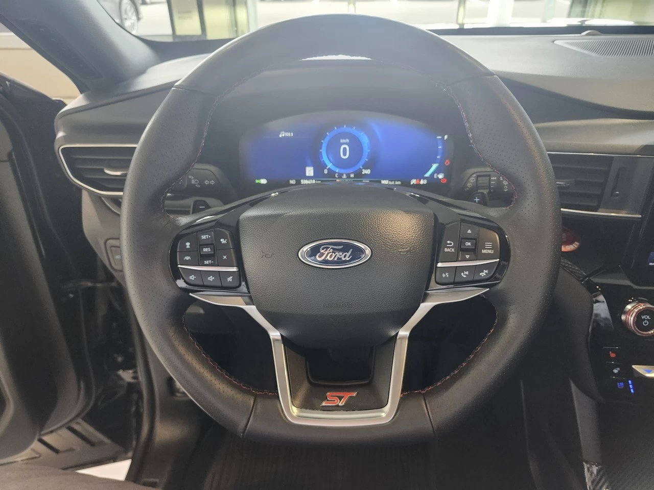 2023 Ford Explorer ST Main Image