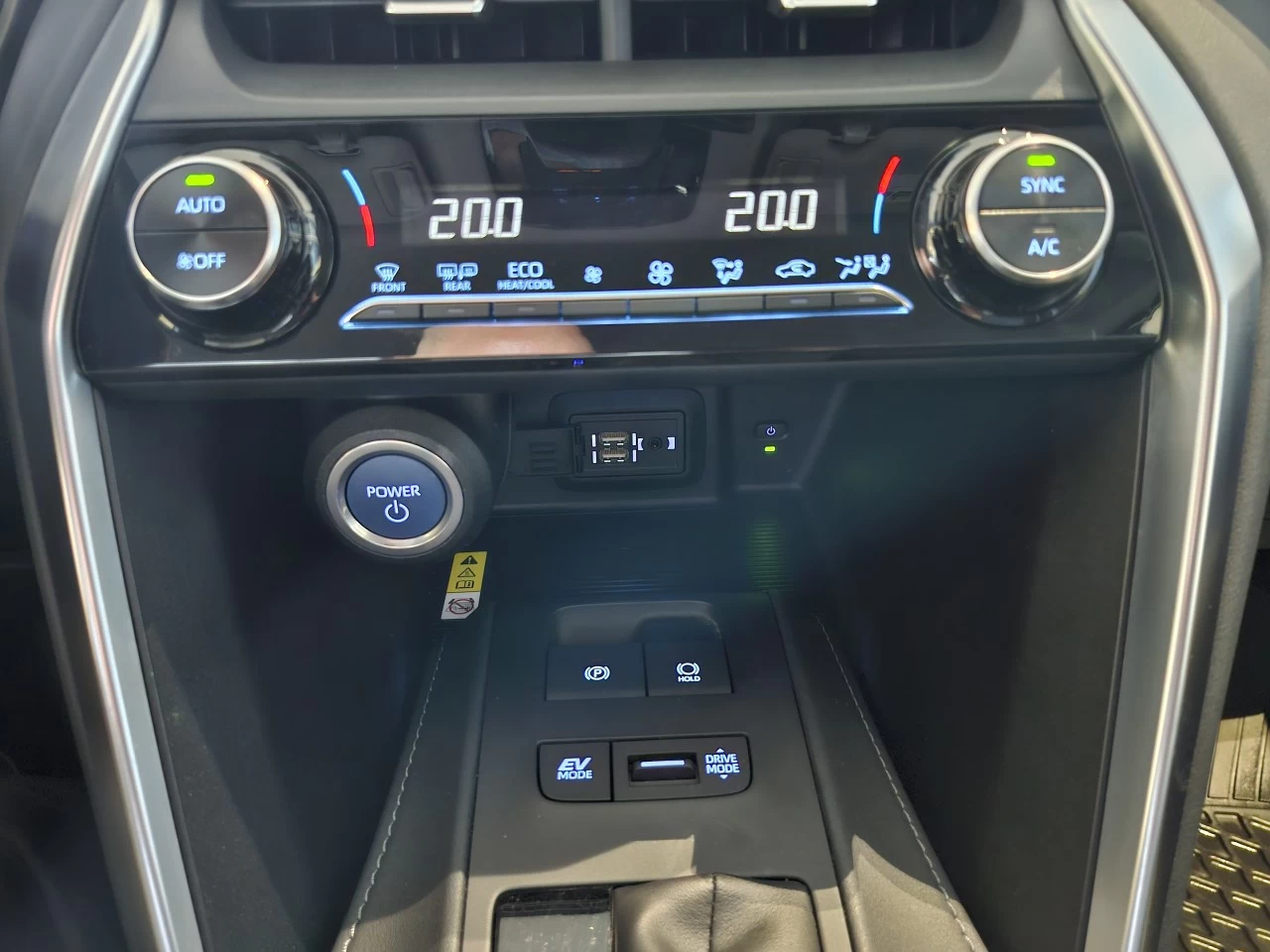 2022 Toyota Venza LE Main Image