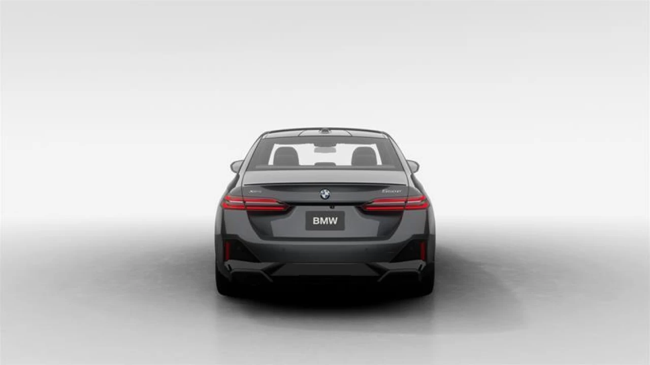 2026 BMW 550e xDrive Image principale