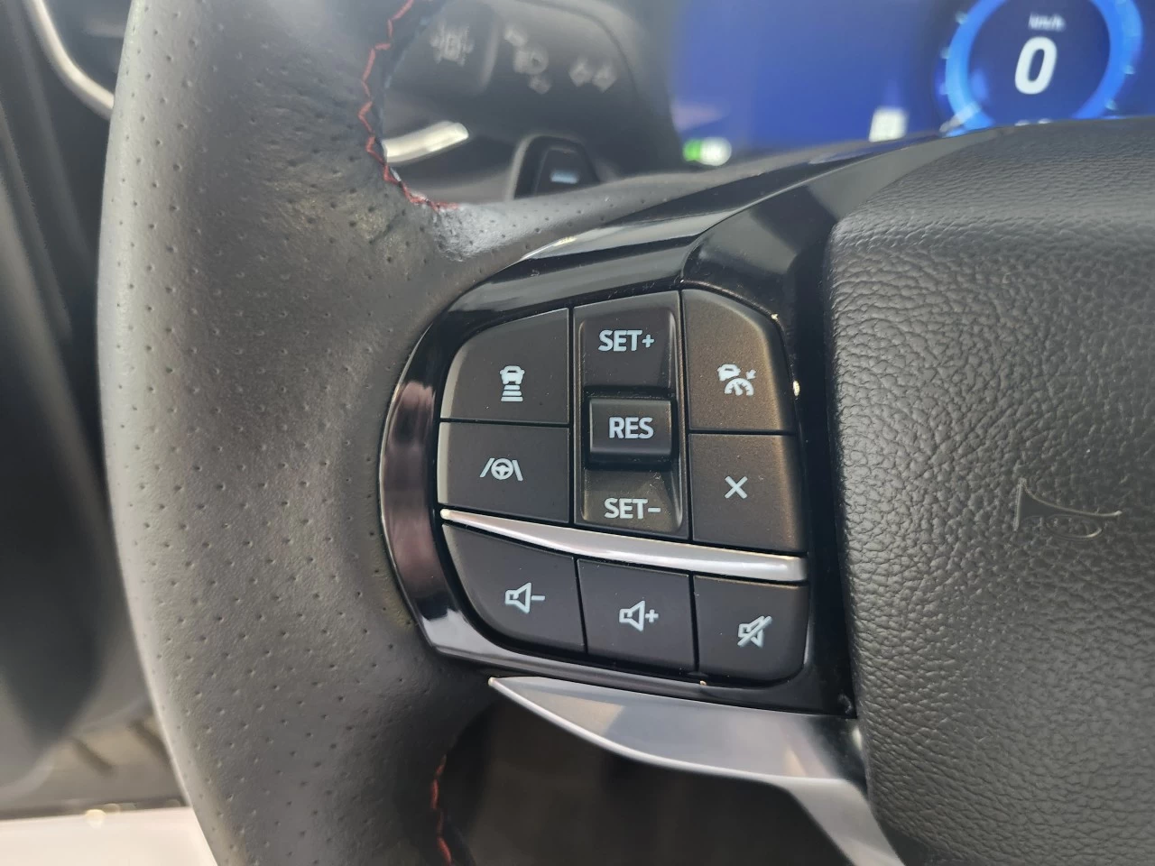 2023 Ford Explorer ST Main Image