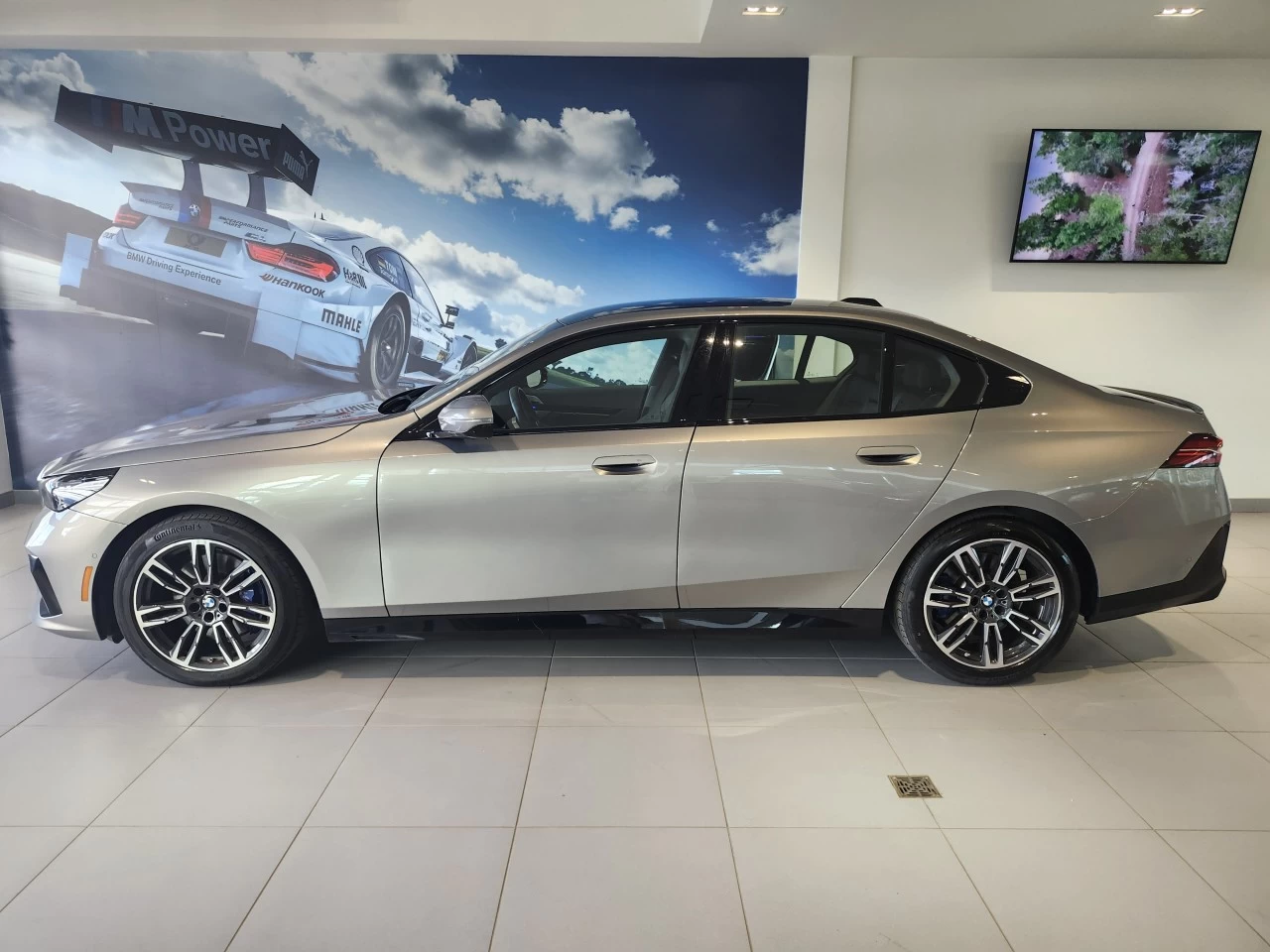2024 BMW 5 Series 530i xDrive Image principale