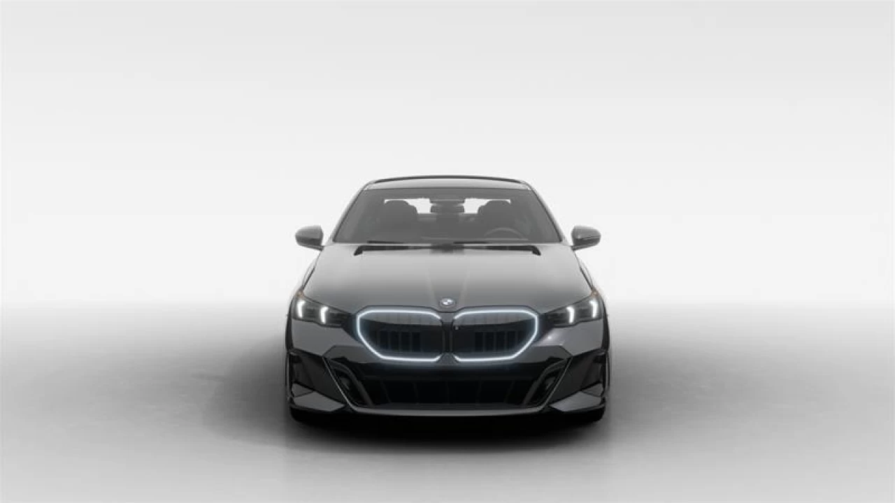 2026 BMW 550e xDrive Image principale