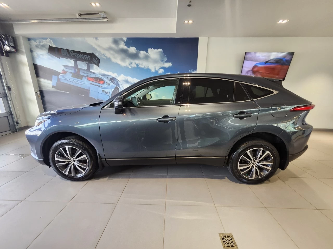 2022 Toyota Venza LE Main Image