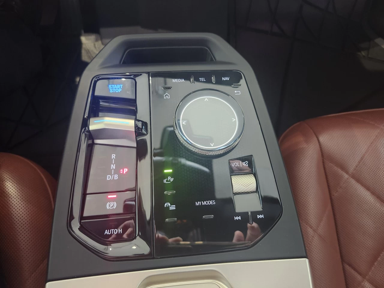 2024 BMW iX xDrive50 Main Image