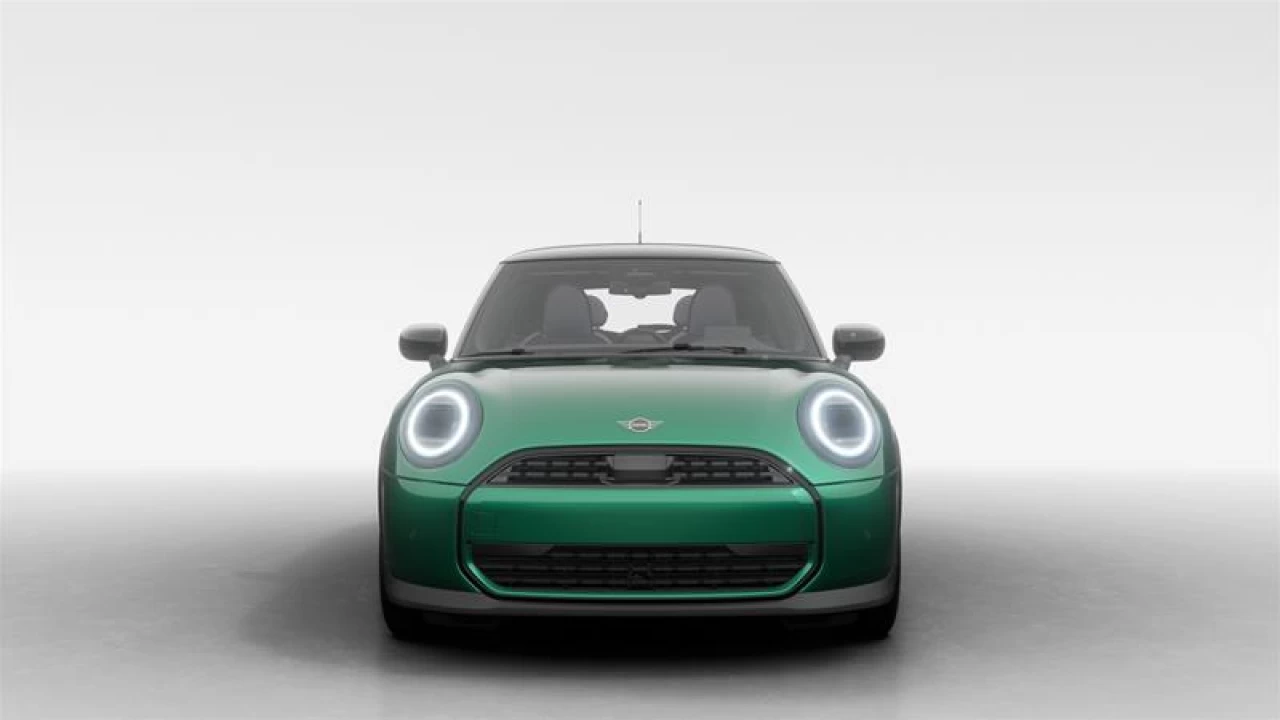 2026 MINI 3 Door
                                                    Cooper C FWD Image principale
