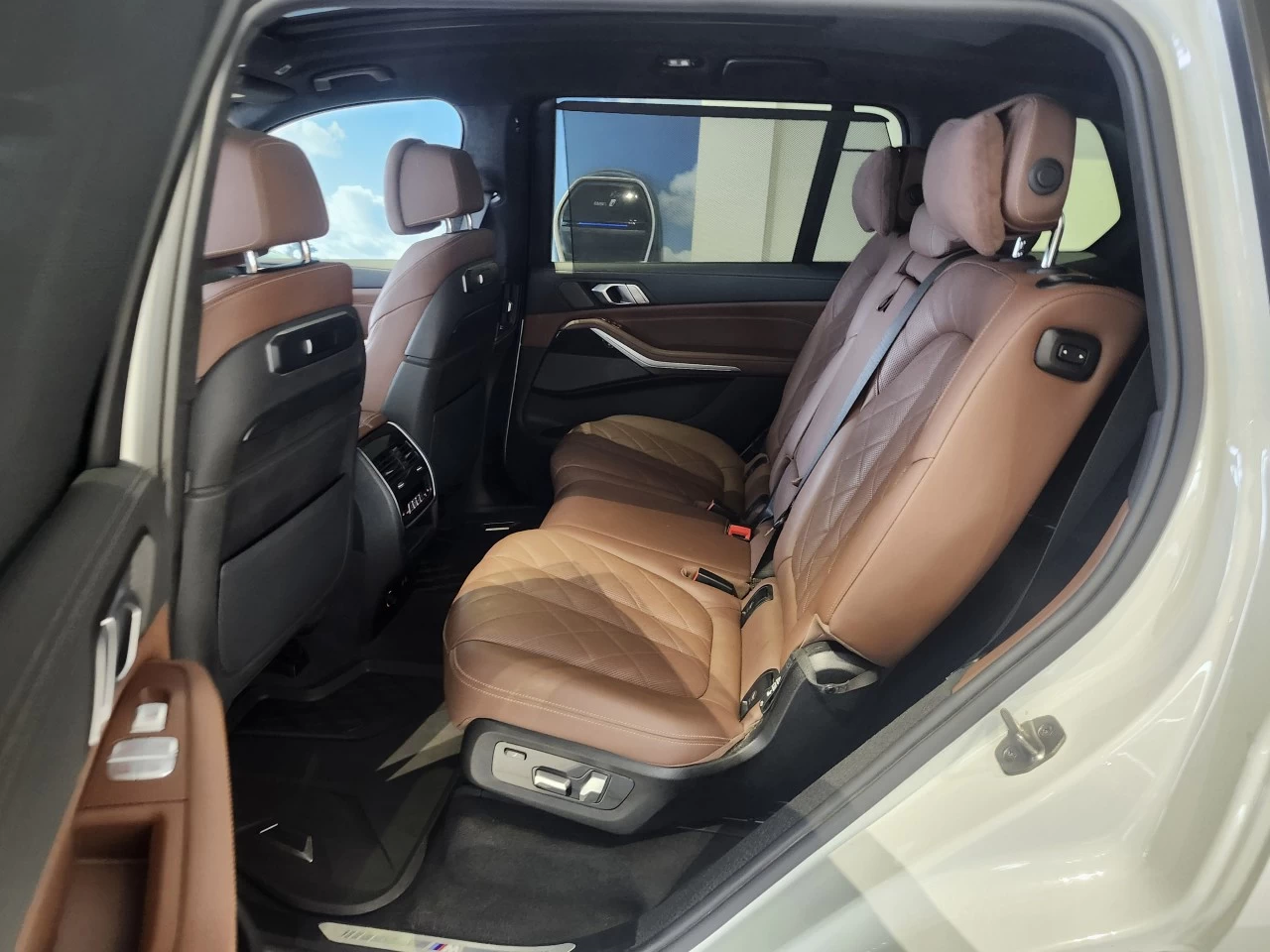 2023 BMW X7 xDrive40i Main Image