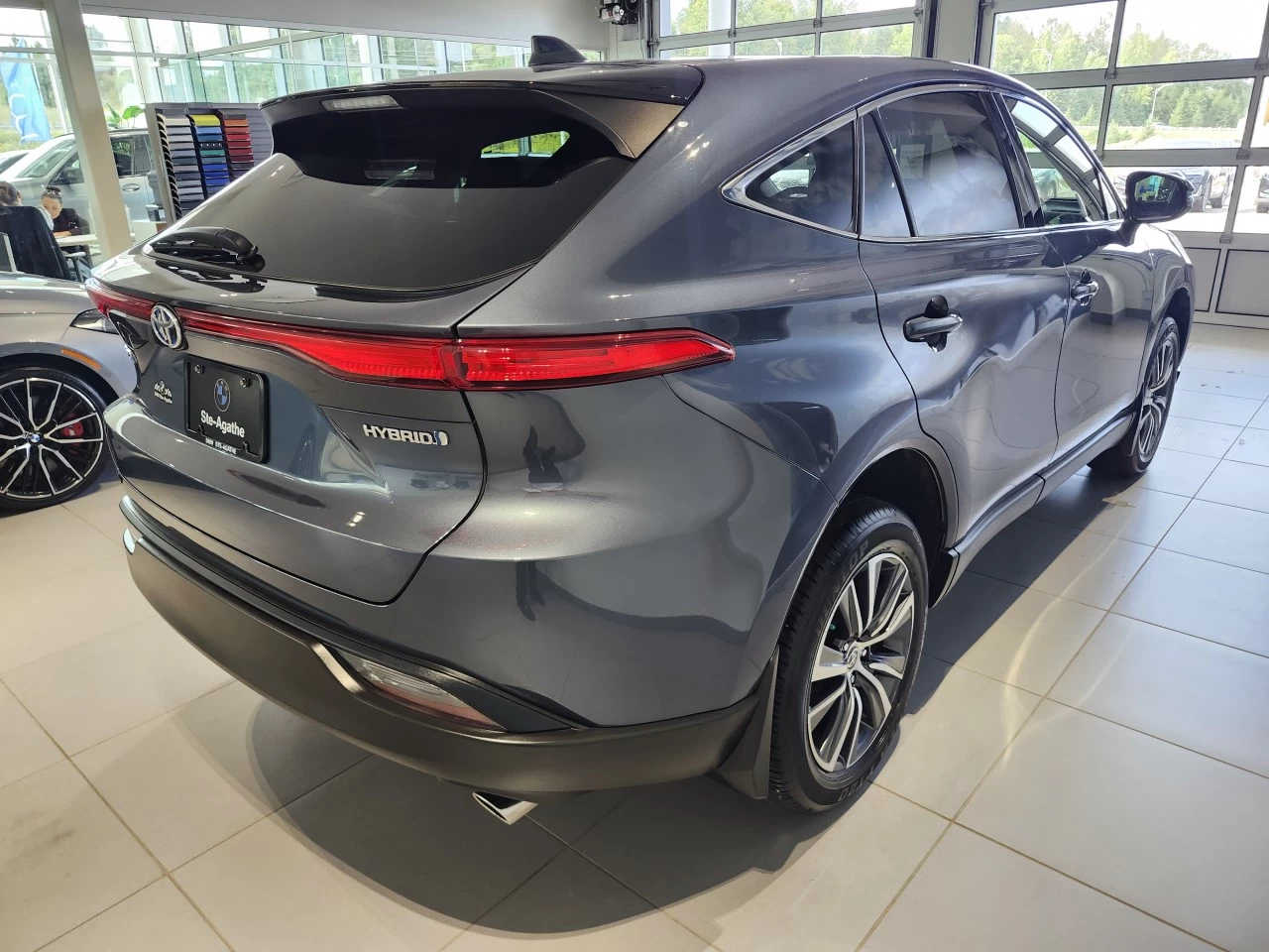 2022 Toyota Venza LE Main Image