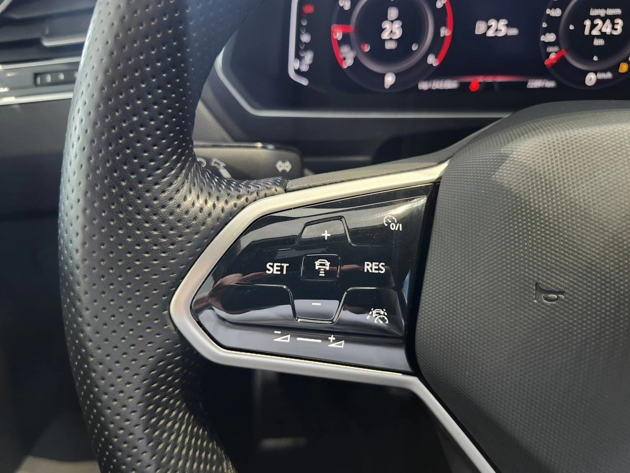 2022 Volkswagen Tiguan Comfortline R-Line Black Edition Image principale