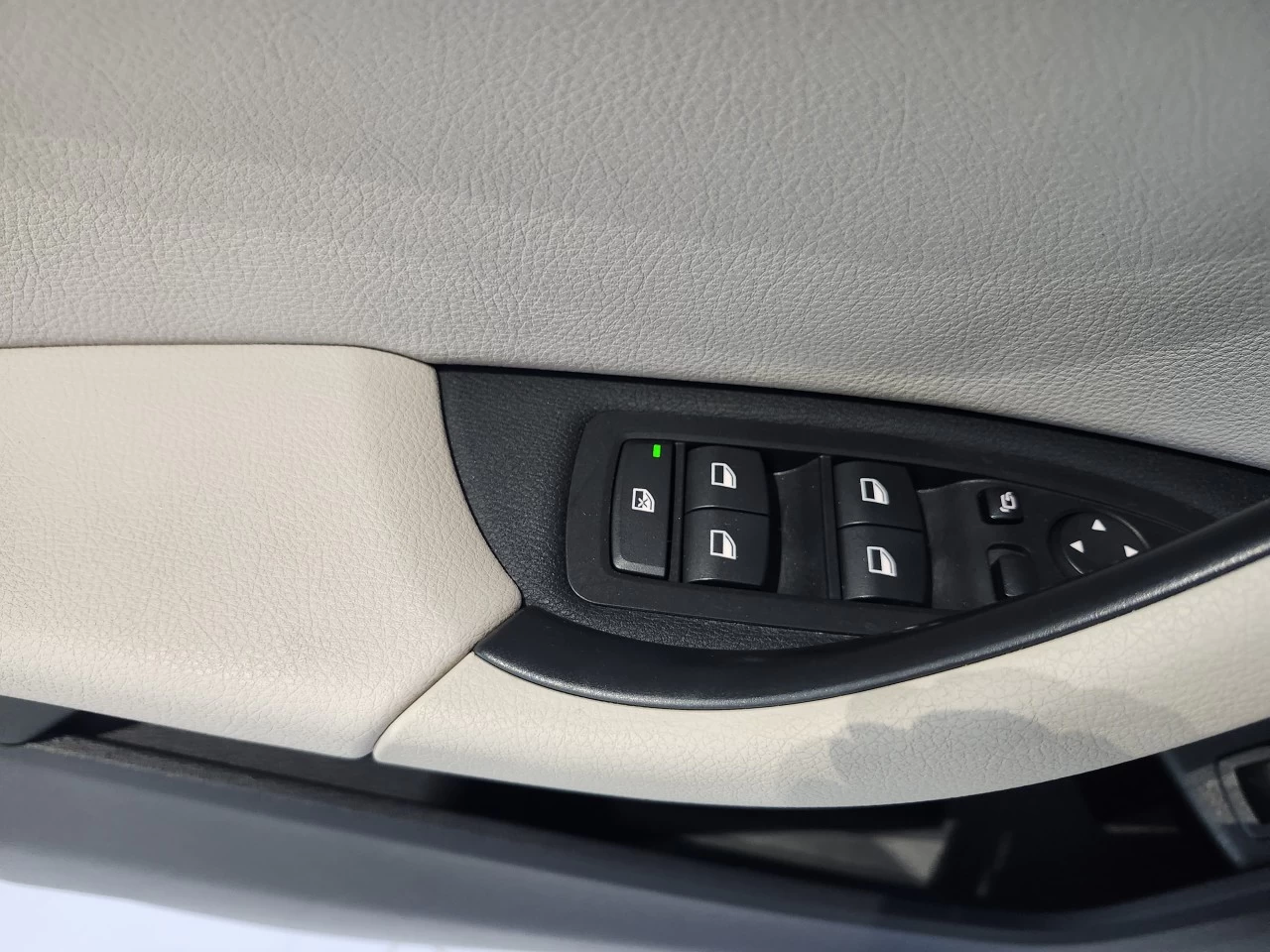 2022 BMW X1 xDrive28i Image principale