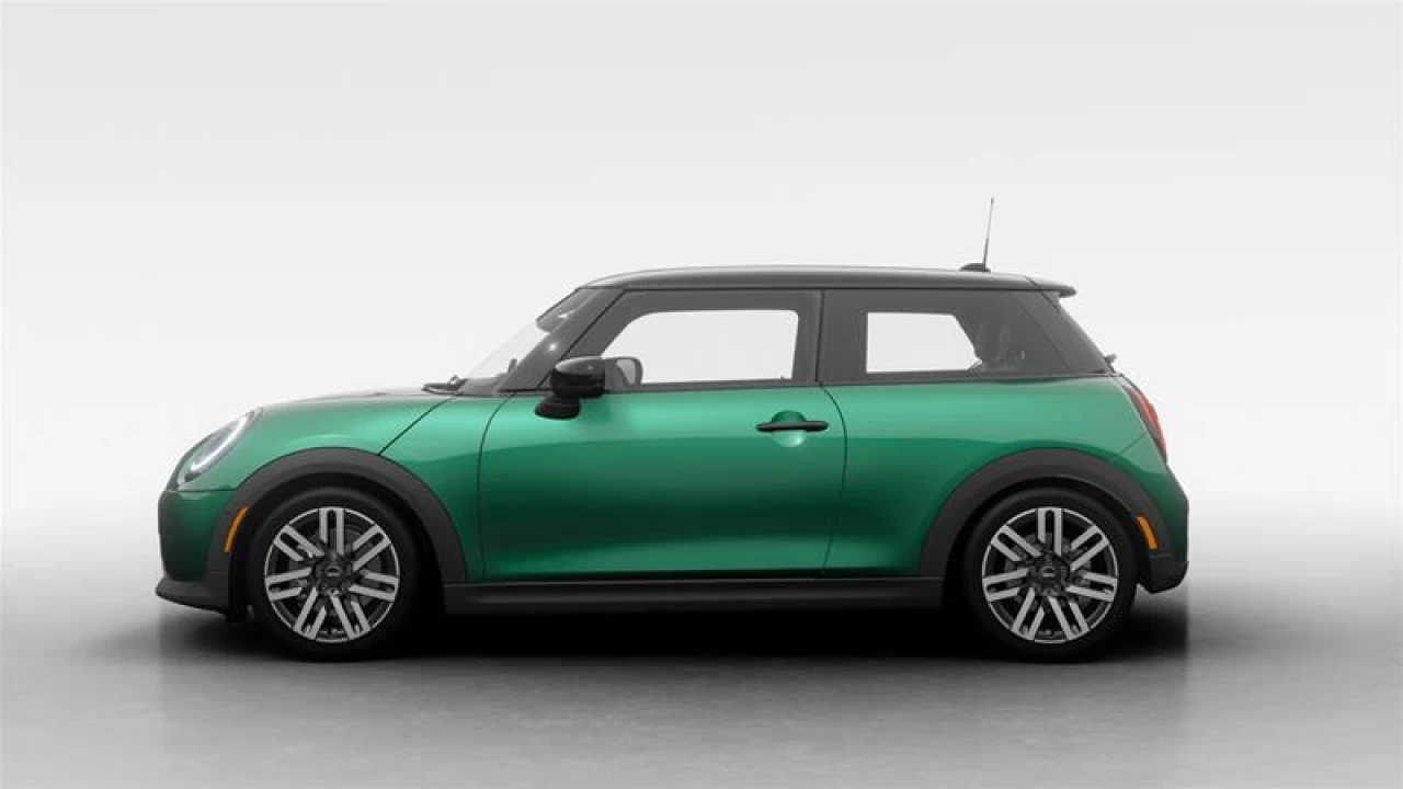 2026 MINI 3 Door
                                                    Cooper C FWD Image principale