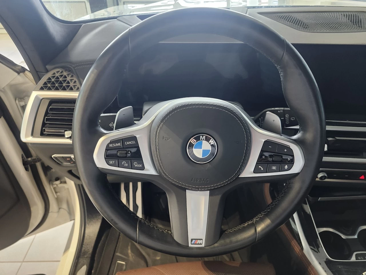 2023 BMW X7 xDrive40i Main Image