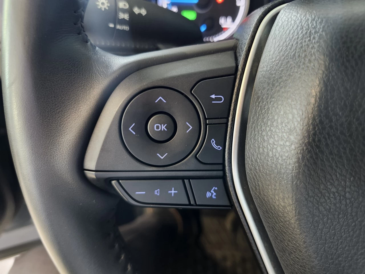 2022 Toyota Venza LE Main Image