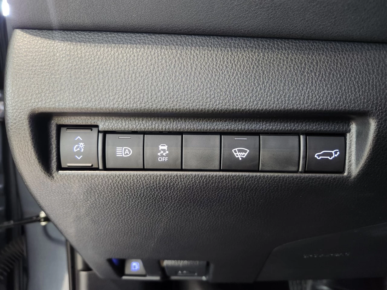 2022 Toyota Venza LE Main Image