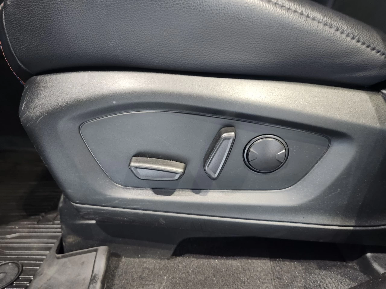 2023 Ford Explorer ST Main Image