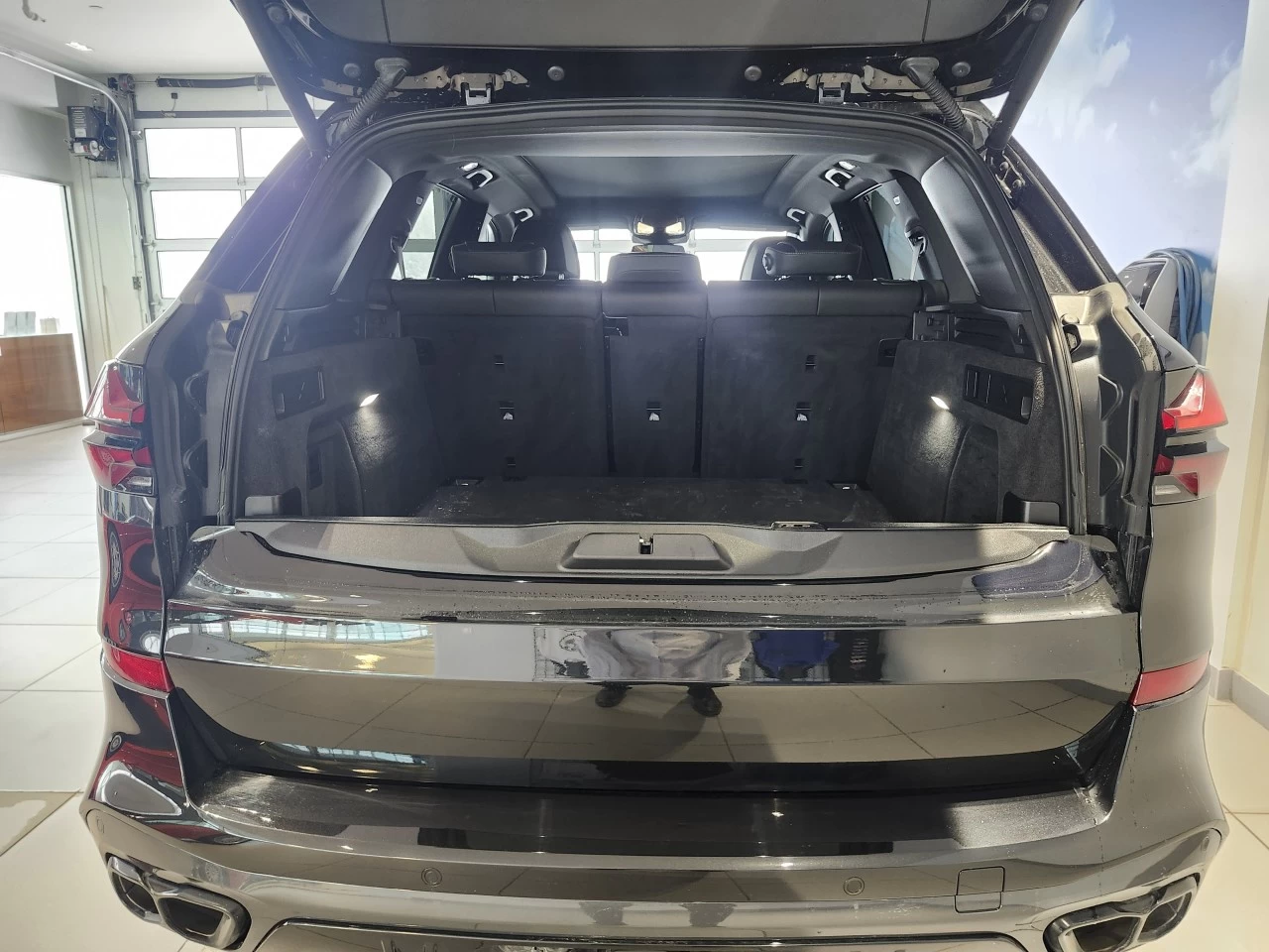 2025 BMW X5 M60i xDrive Image principale