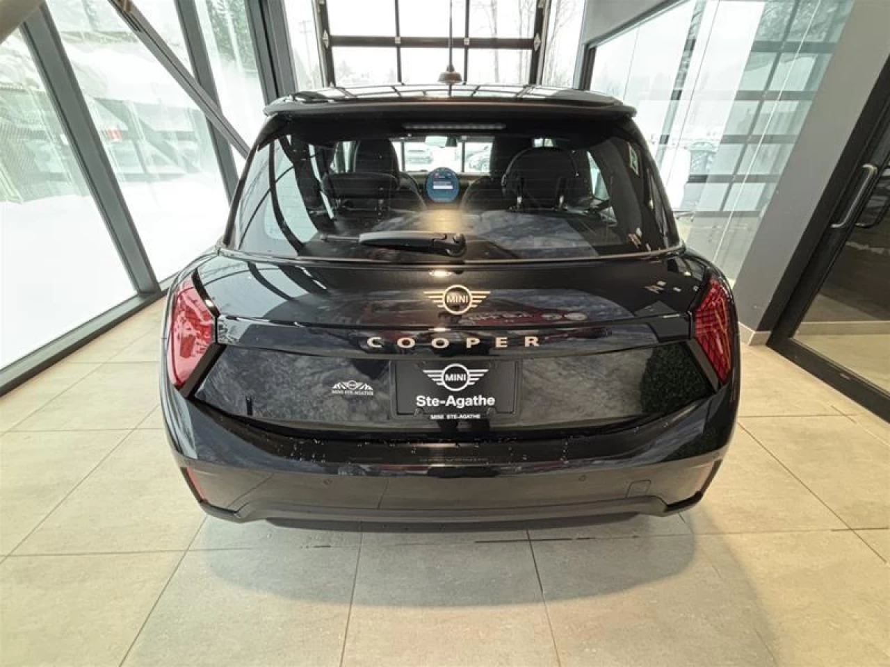 2026 MINI 3 Door Cooper C FWD Image principale