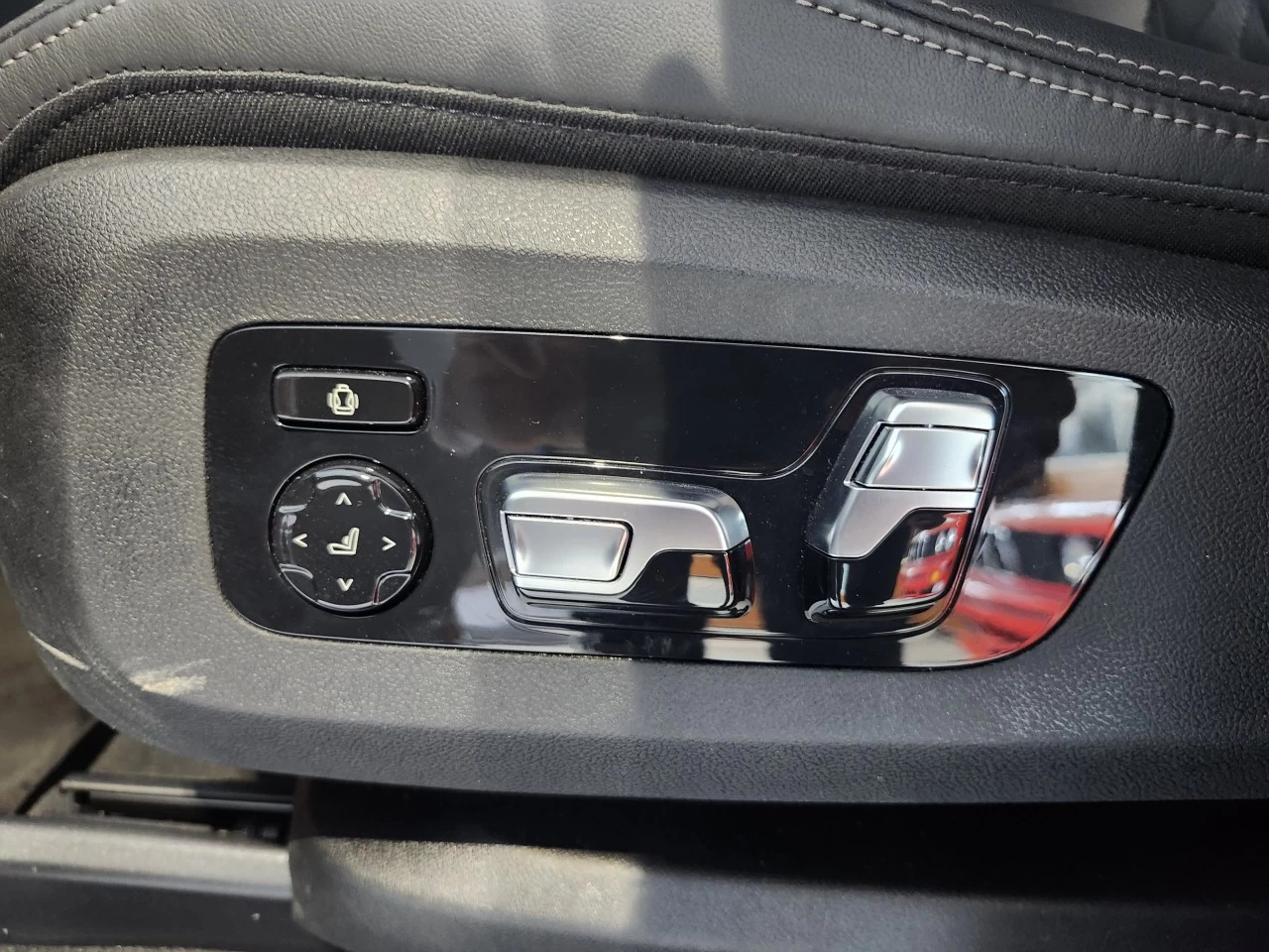 2025 BMW X5 M60i xDrive Image principale