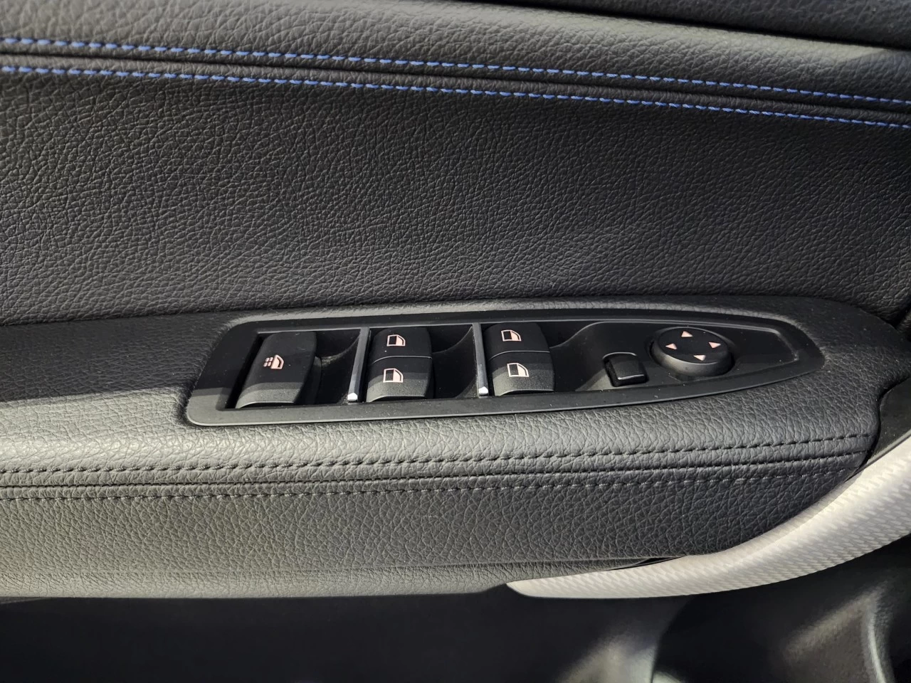 2020 BMW 2 Series 230i xDrive Convertible Image principale