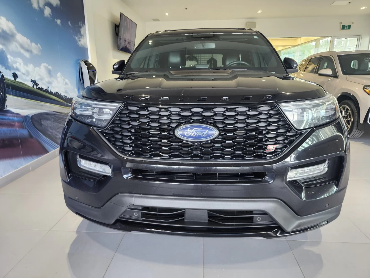 2023 Ford Explorer ST Main Image