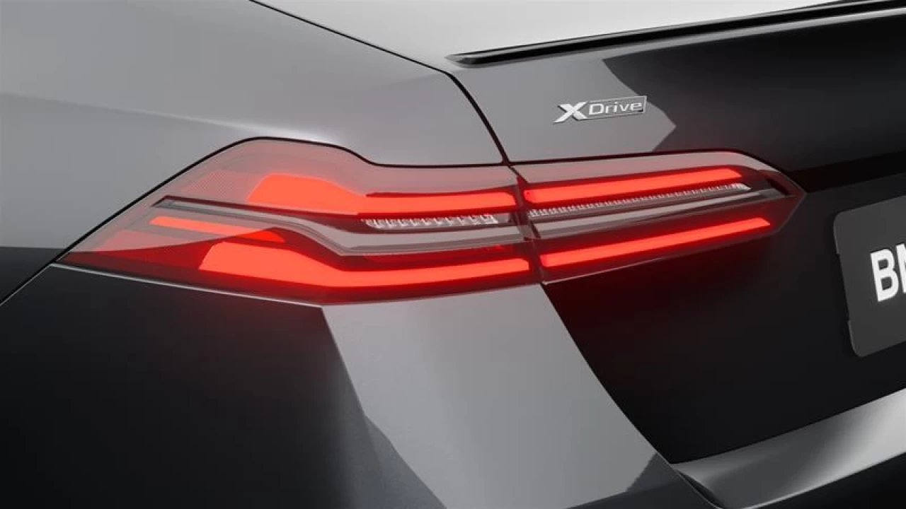 2026 BMW 550e xDrive Image principale