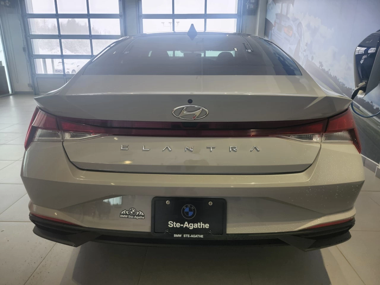 2022 Hyundai Elantra Essential Image principale
