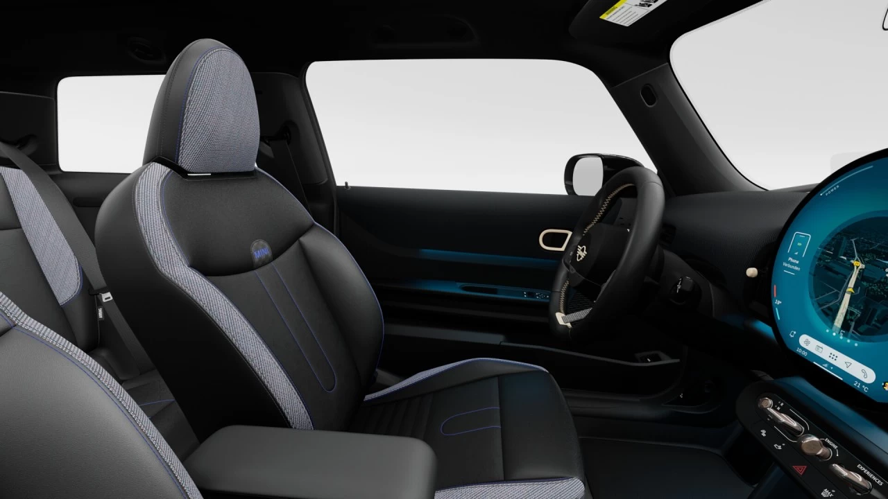 2026 MINI 3 Door
                                                    Cooper C FWD Image principale