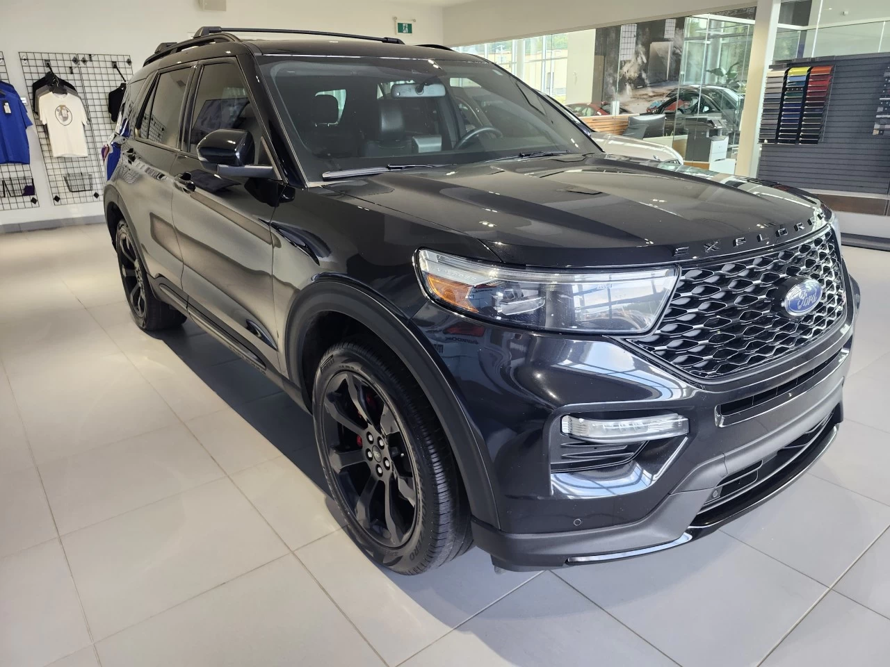 2023 Ford Explorer ST Main Image