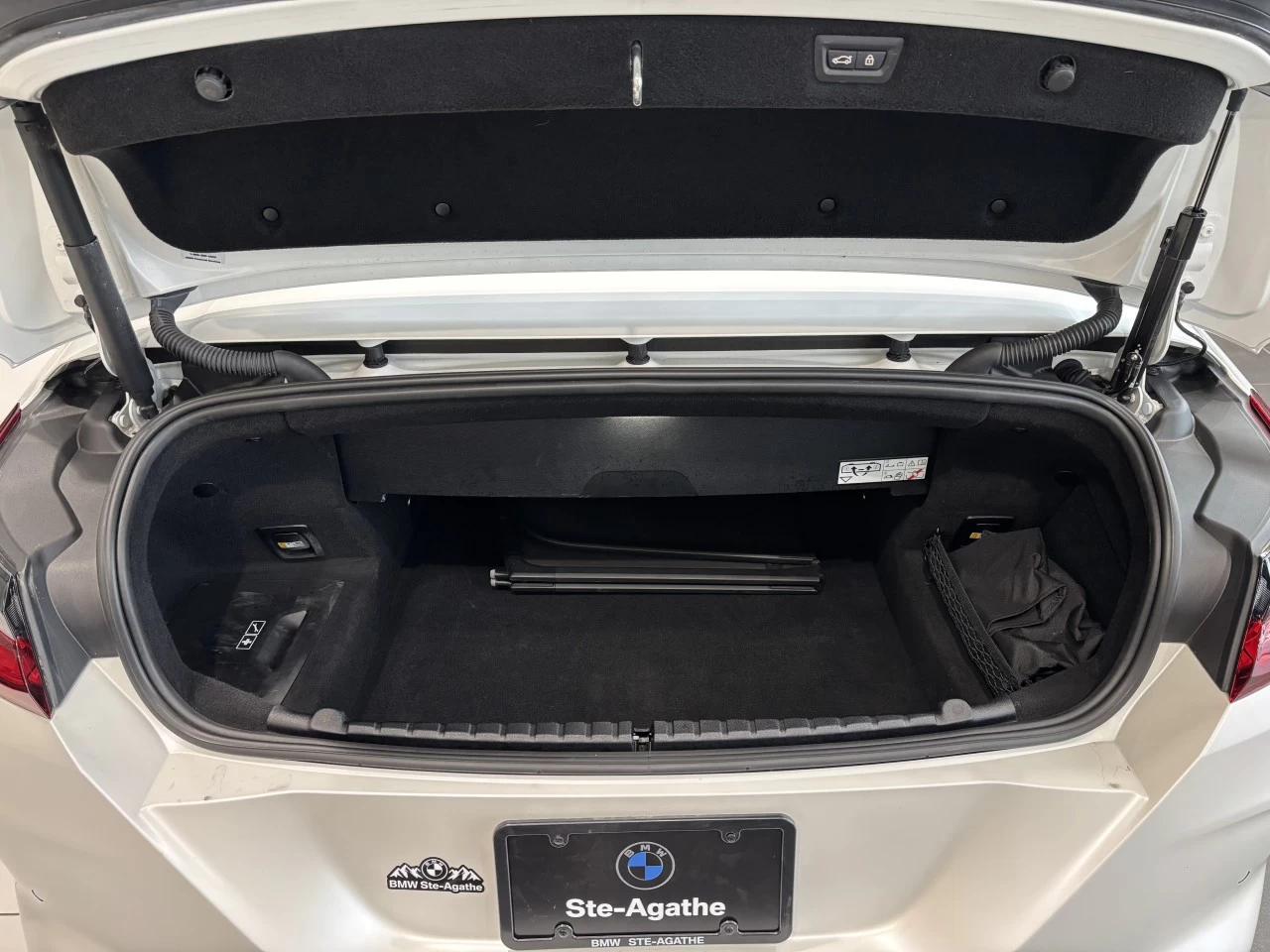 2023 BMW M8 Competition Image principale