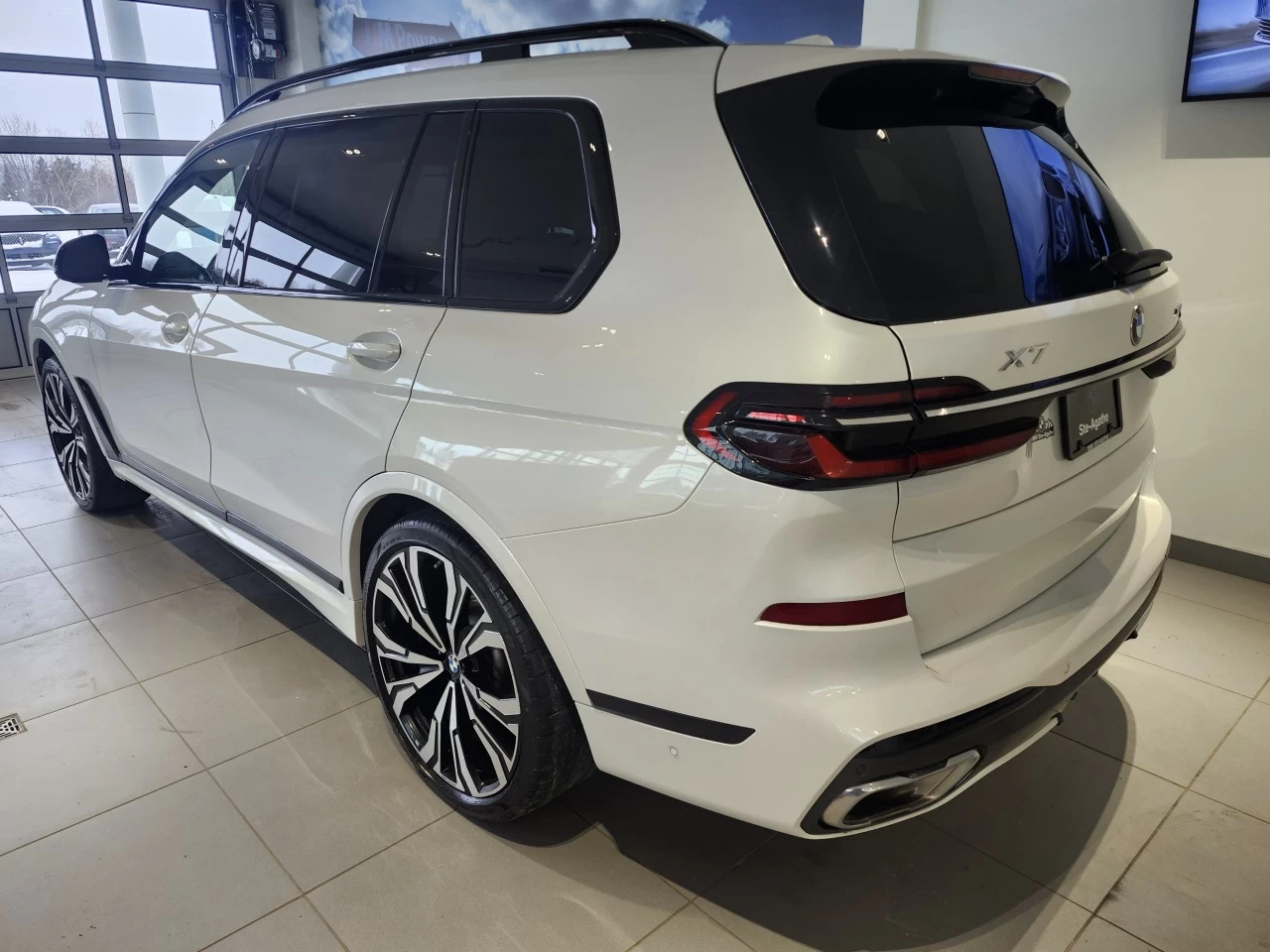 2023 BMW X7 xDrive40i Main Image