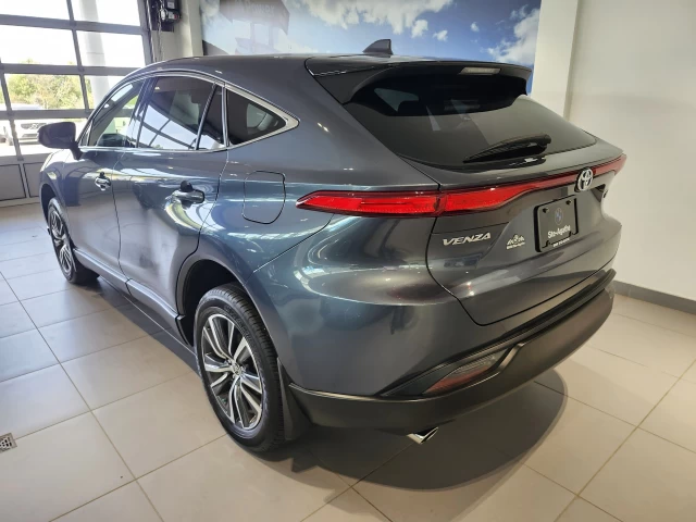 Toyota Venza LE 2022