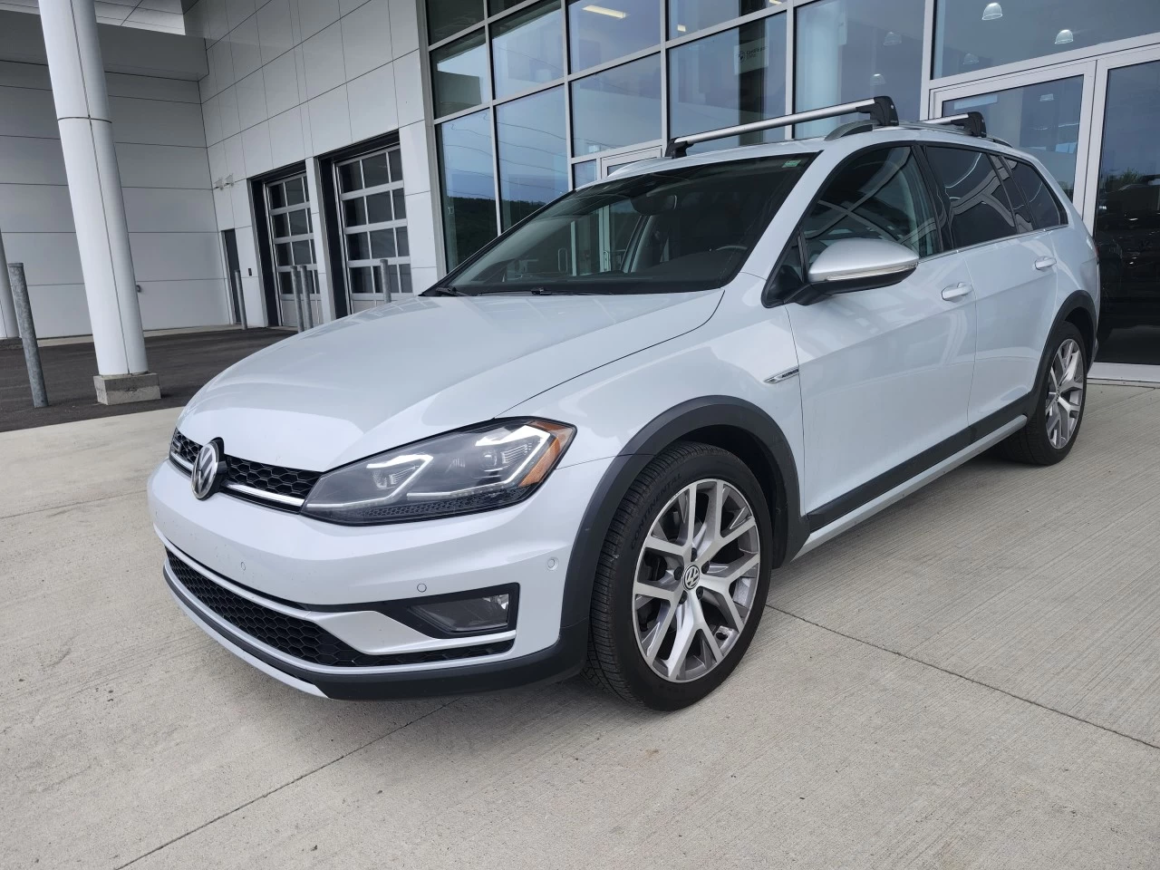 2018 Volkswagen Golf Alltrack https://mail.bmwsteagathe.com/resize/b990ff35b810a3abc0cc817b2ca24889-1