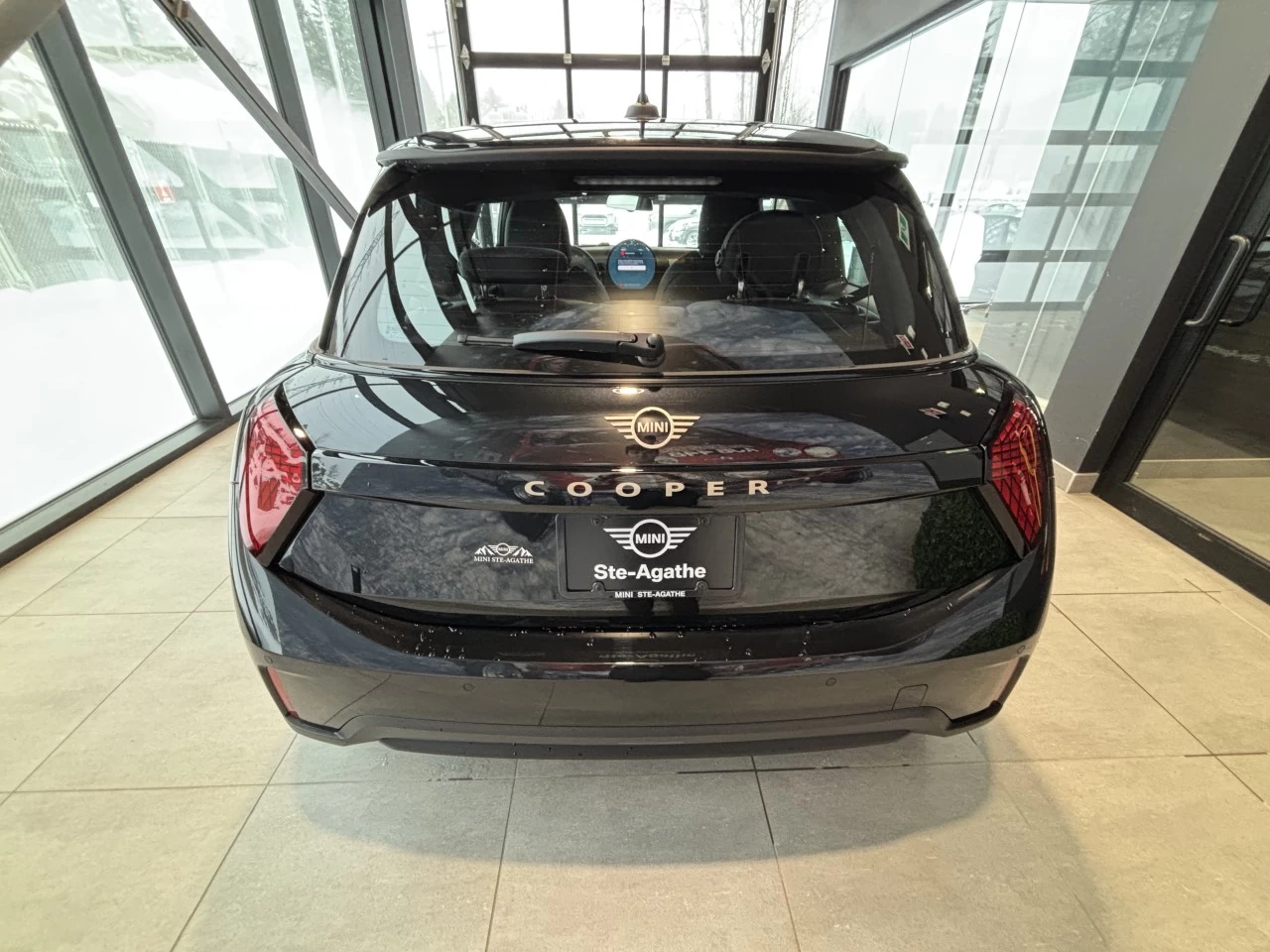 2026 MINI 3 Door Cooper C FWD Image principale