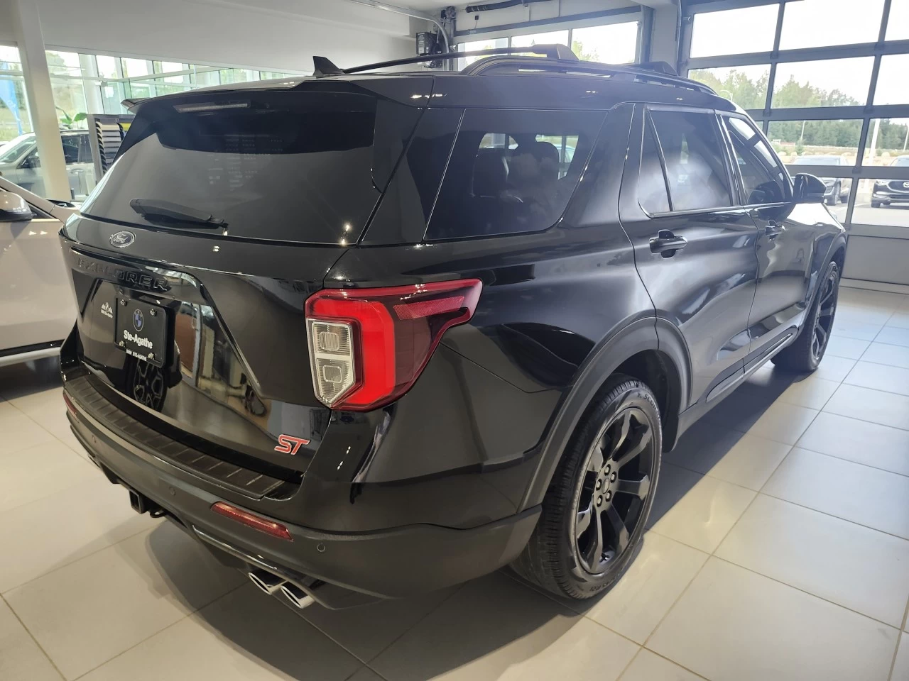 2023 Ford Explorer ST Main Image