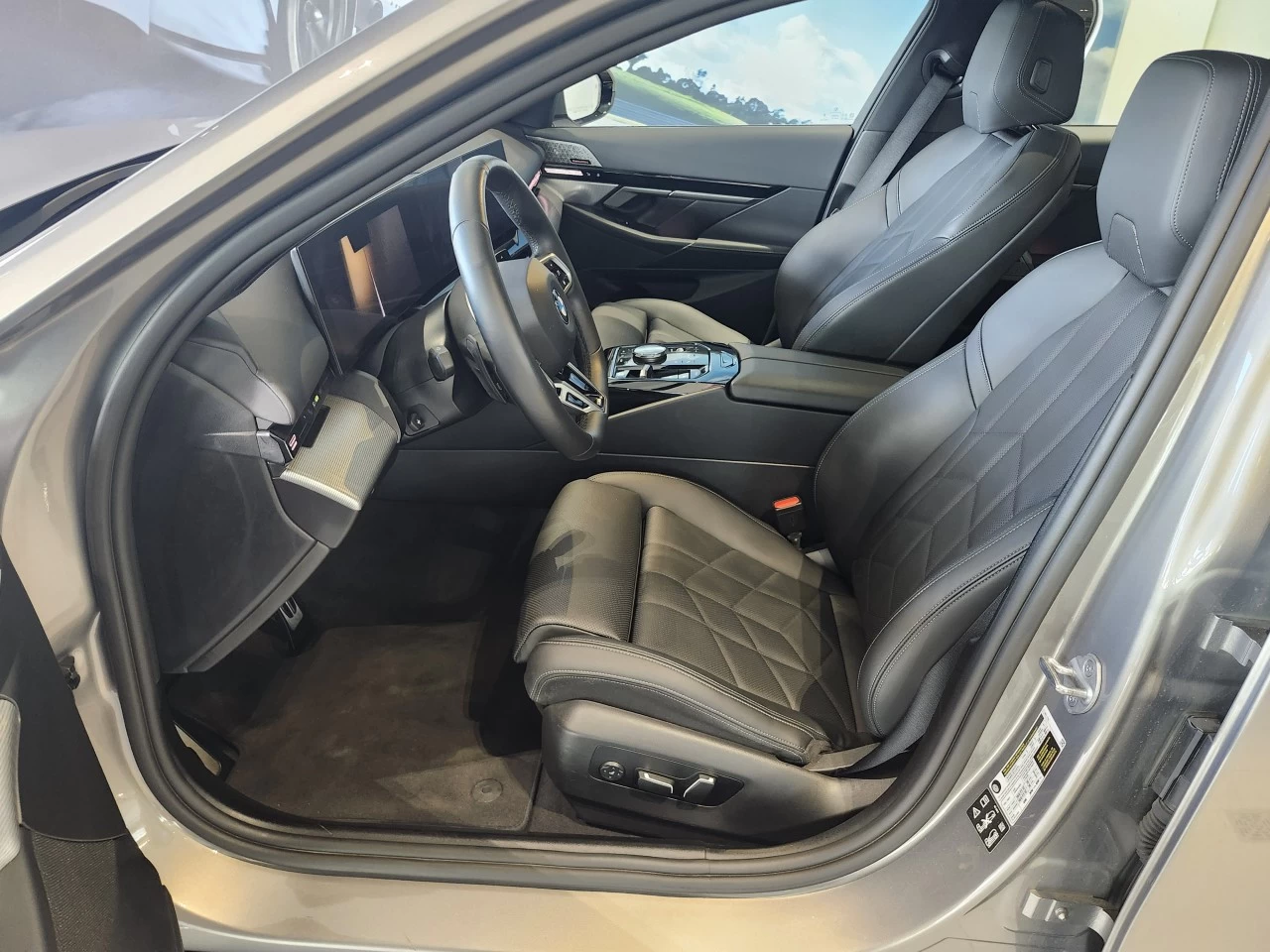 2024 BMW 5 Series 530i xDrive Image principale