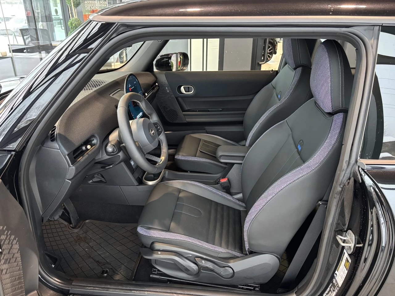 2026 MINI 3 Door Cooper C FWD Image principale