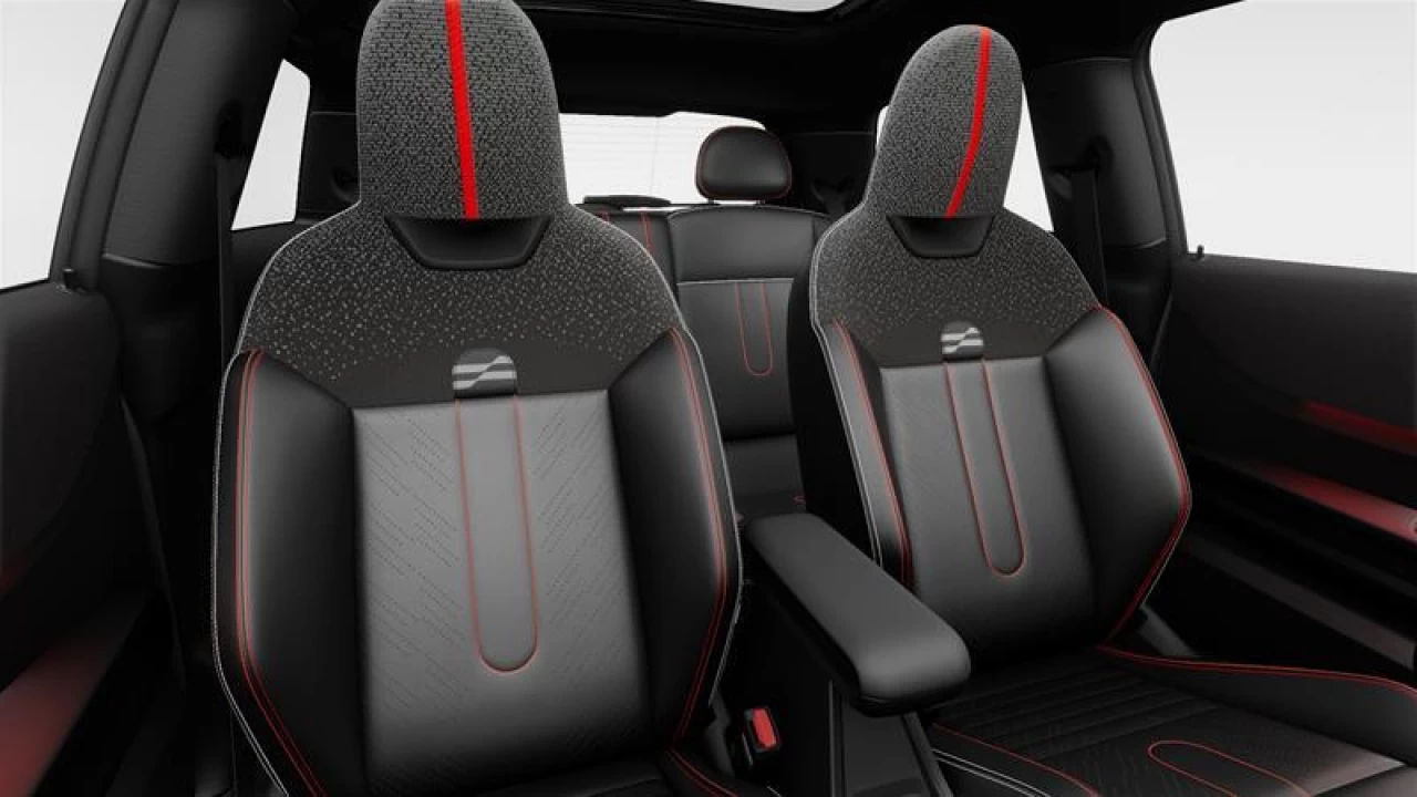 2025 MINI 3 Door John Cooper Works FWD Image principale