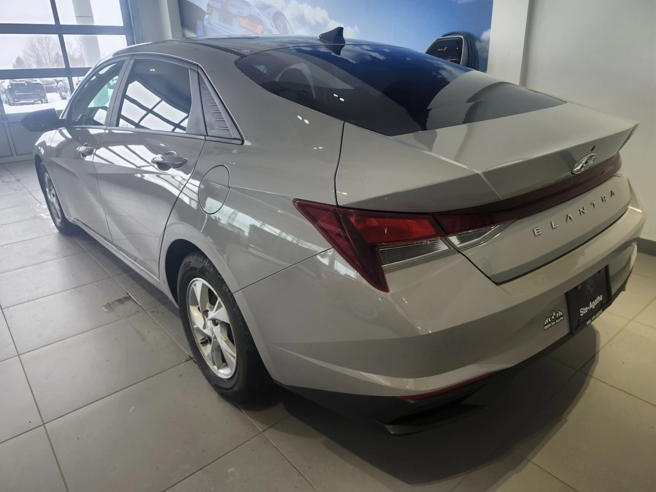 2022 Hyundai Elantra Essential Image principale