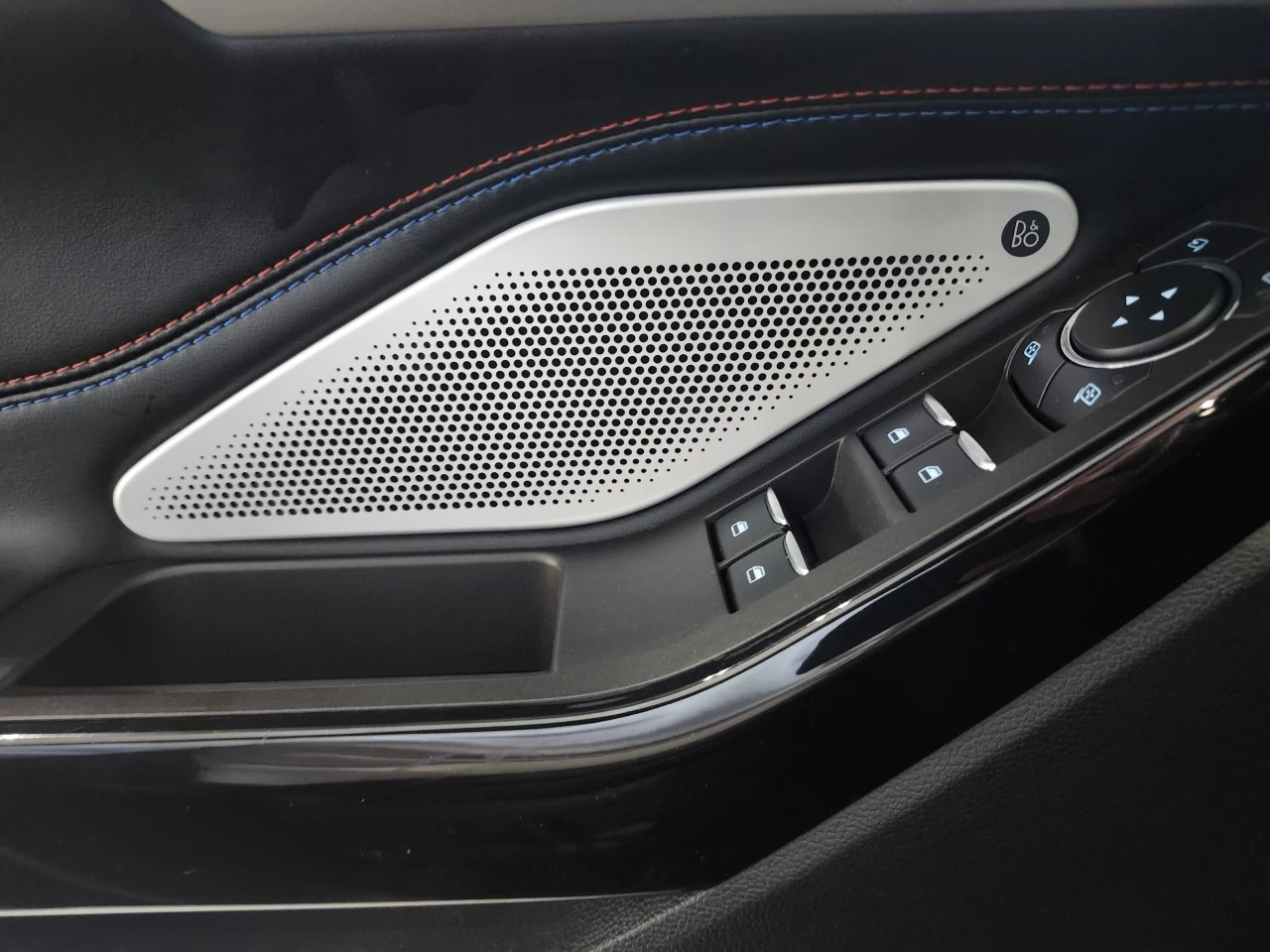 2023 Ford Explorer ST Main Image