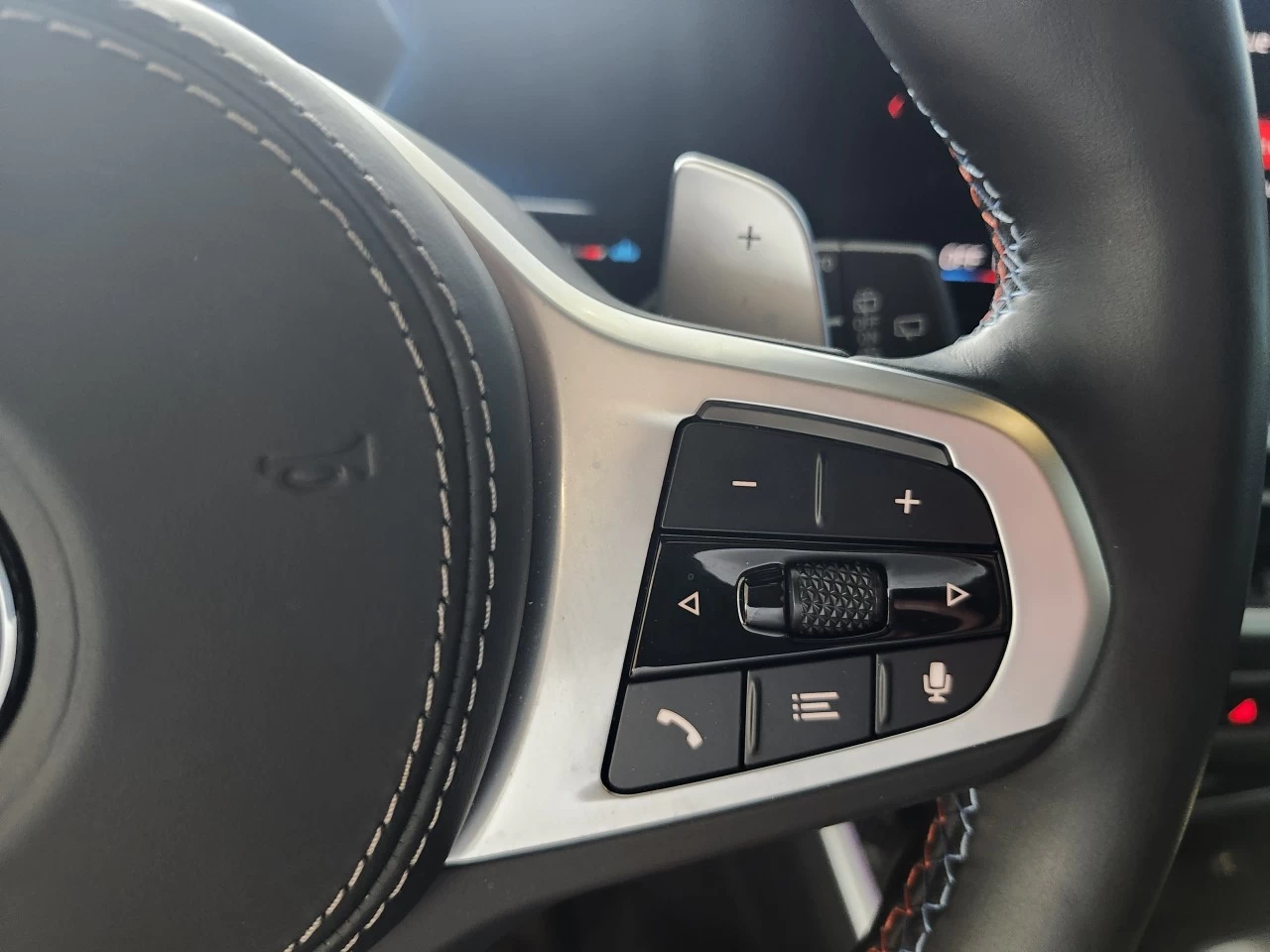 2025 BMW X5 M60i xDrive Image principale