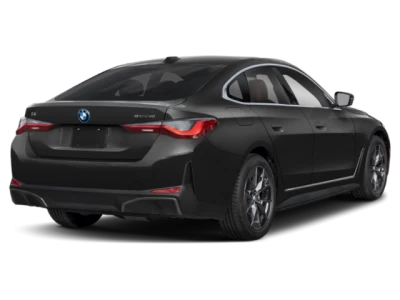 Vue 3/4 arrière, orienté vers la droite