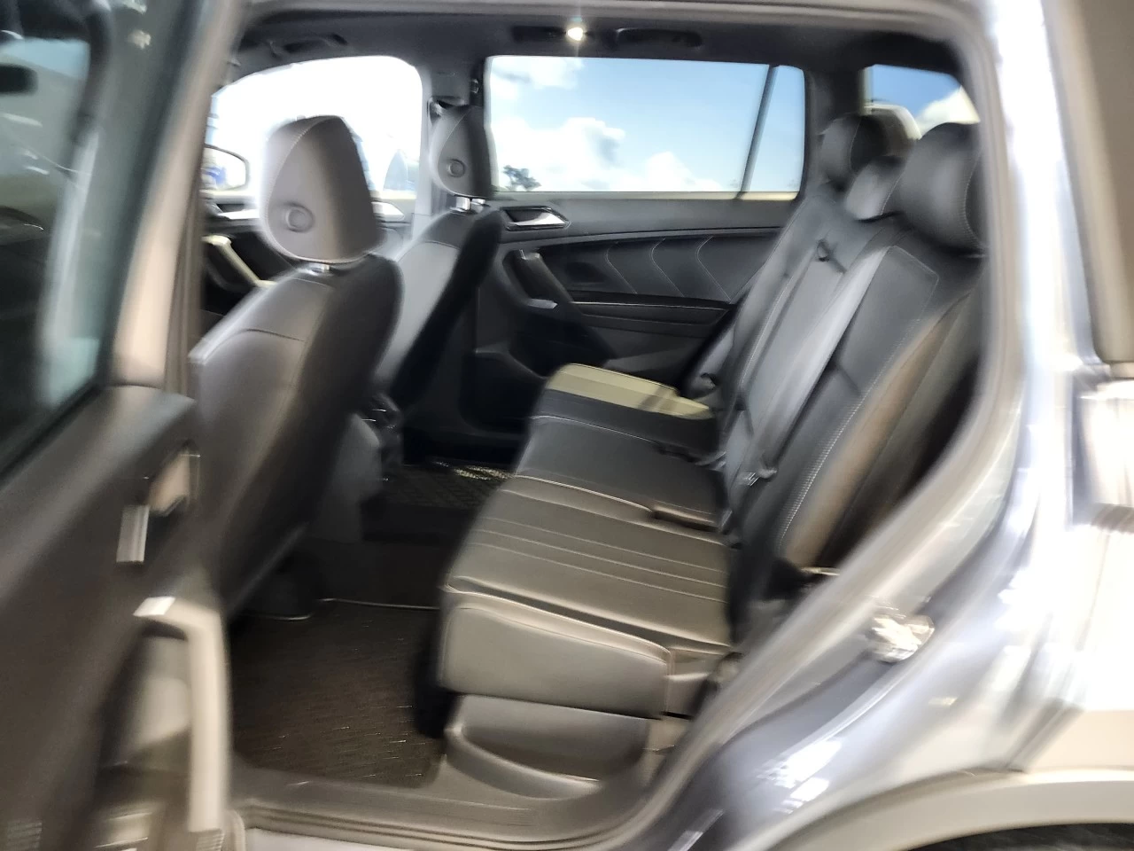 2022 Volkswagen Tiguan Comfortline R-Line Black Edition Image principale