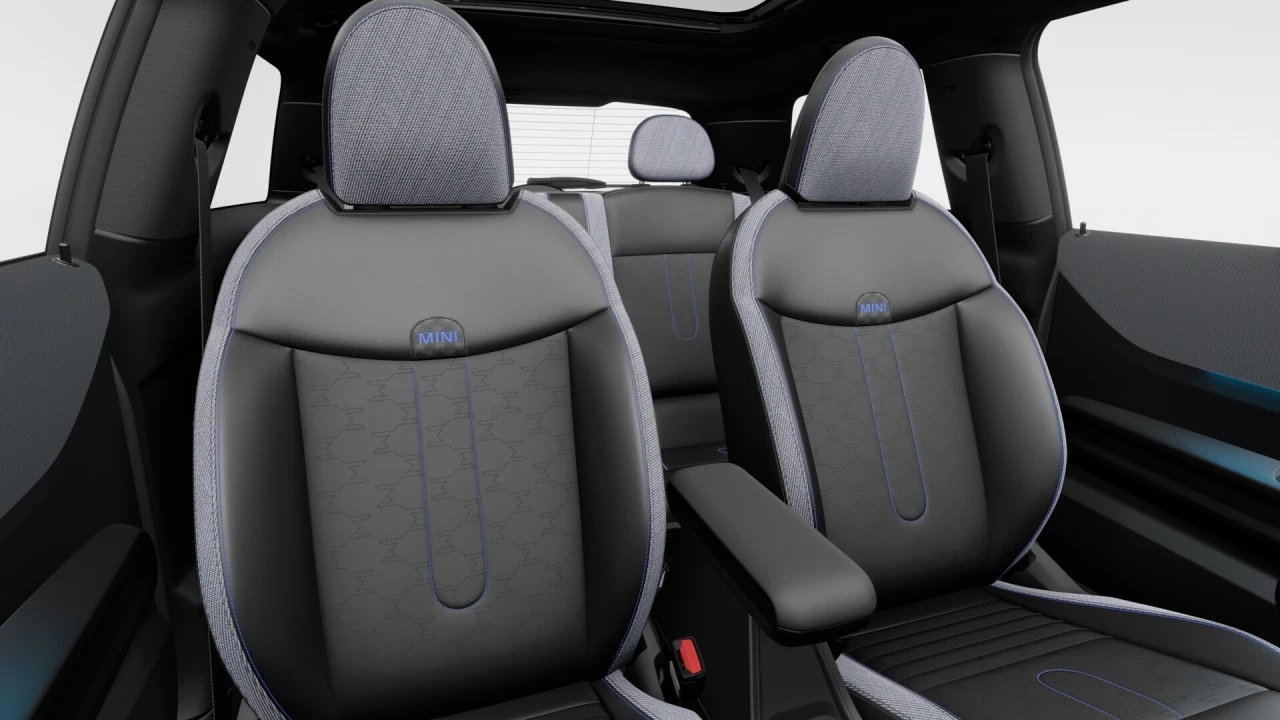 2026 MINI 3 Door
                                                    Cooper C FWD Image principale