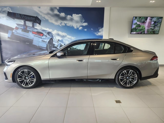 BMW 5 Series 530i xDrive 2024